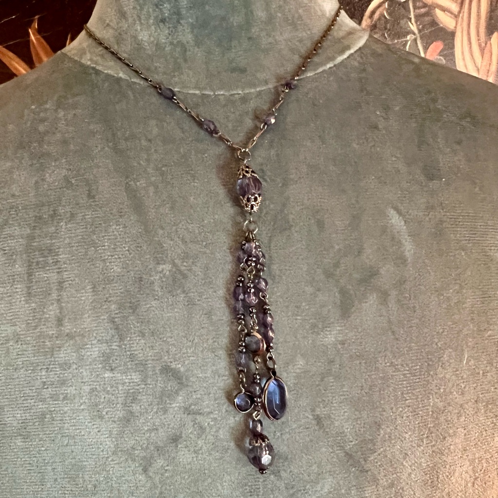 Robert Rose Sapphire Blue Lariat 38$